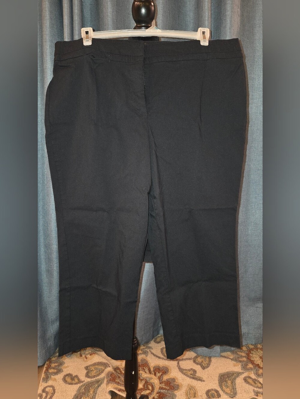Lane Bryant "The Lena" Curved-Fit Cropped Dress Pants (Size 24) in black